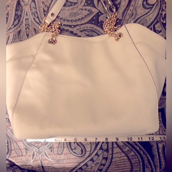 Michael Kors white leather shoulder bag. - Picture 5 of 7